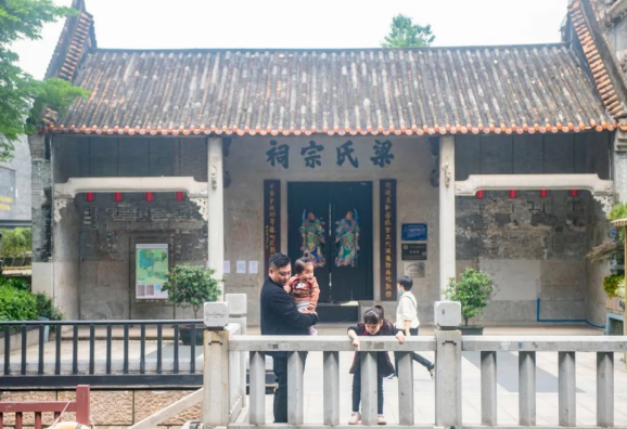 广州市城市规划展览中心_2022-03-31_读懂广州·粤韵｜逢源街左右逢源 满洲窗映照传奇的城市品质建设新模式5066.png